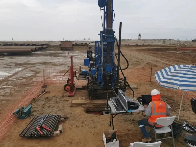 Ensayo CPT en La Serena: Perfiles de Resistencia Continua para Suelos Costeros y Sedimentarios
